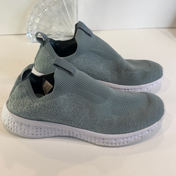 Avia Gray Athletic Shoes - Picture 11 of 16